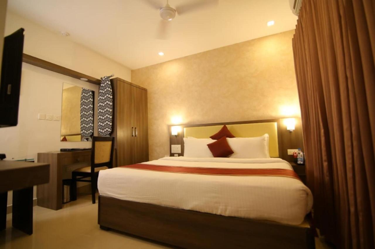 Hotel Monarch Kozhikode Exterior photo